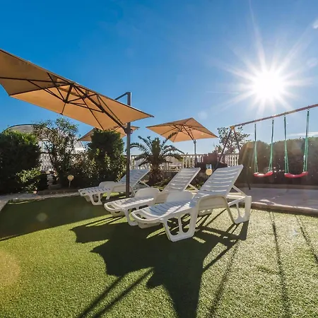 Apartment Mit Grossem Pool Und Meerblick *