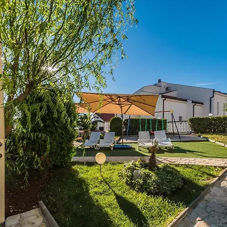 Mit Grossem Pool Und Meerblick Appartamento