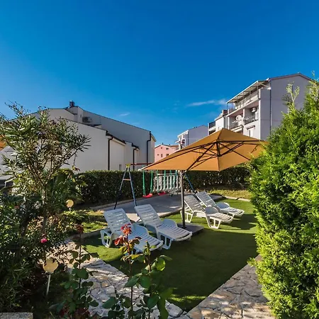 Appartamento Mit Grossem Pool Und Meerblick