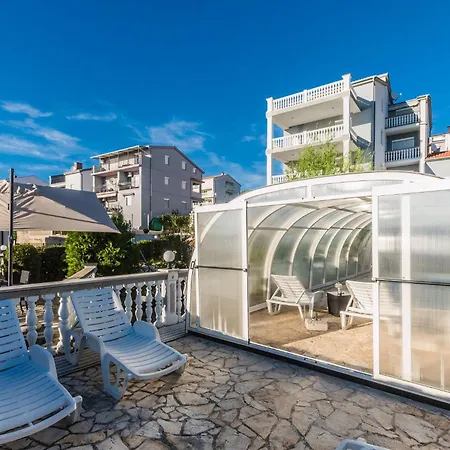 Mit Grossem Pool Und Meerblick Appartamento